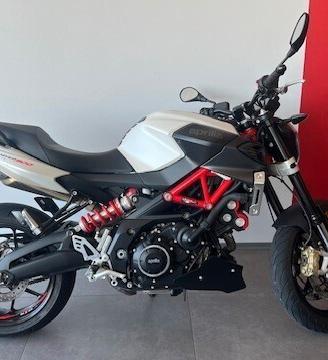 Aprilia Shiver 900 bianca