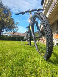 Mountain bike Cube bambino 2023 taglia 26