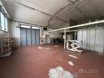 Immobile di 500 m² con più di 5 locali a Seregno