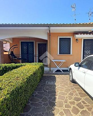 PORZIONE DI BIFAMILIARE A ARDEA