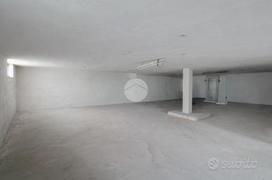 MAGAZZINO A ROMANO DI LOMBARDIA