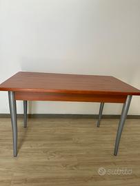 Tavolo usato come Nuovo