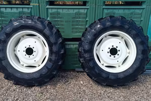 Gomme con flangia per Fiat New Holland 14.9 R 28
