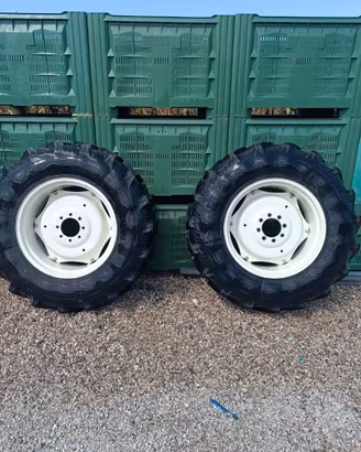 Gomme con flangia per Fiat New Holland 14.9 R 28