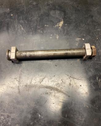 Perno ruota posteriore Honda CRF250-450
