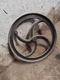 volano in ghisa pigiatrice uva