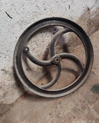 volano in ghisa pigiatrice uva