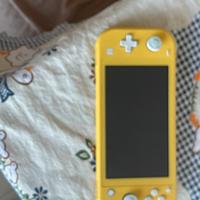 Nintendo switch lite gialla
