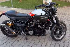 Moto Vmax 1200