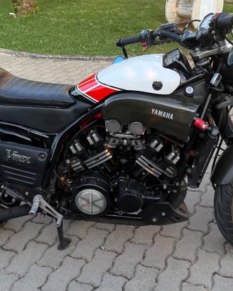 Moto Vmax 1200