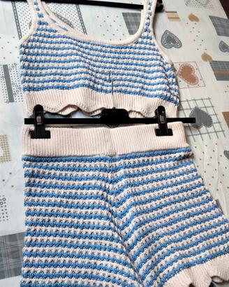 Completo top più pantaloncino
