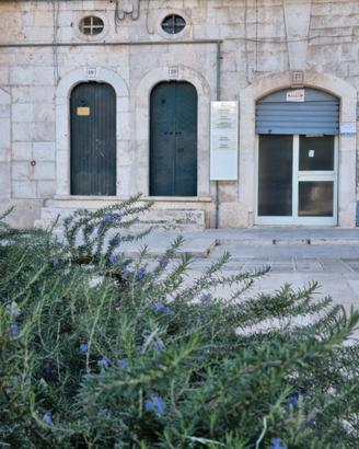 Ampio trilocale uso studio in pieno centro