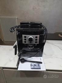 Macchina per caffè espresso DeLonghi Magnifica S 