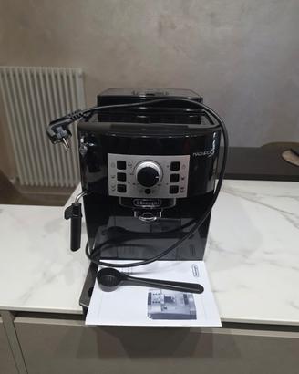 Macchina per caffè espresso DeLonghi Magnifica S 