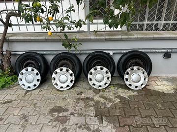 Cerchi fiat 500 con pneumatici PIRELLI 4 stagioni