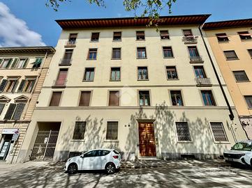 MULTILOCALE A FIRENZE