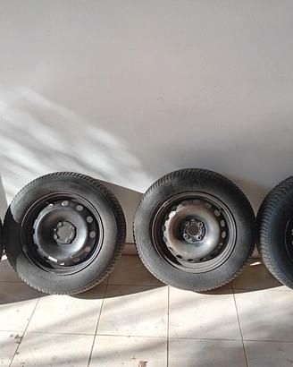 Gomme invernali in buono stato  195/65 R15