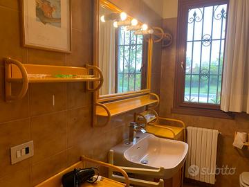 Arredamento bagno con accessori