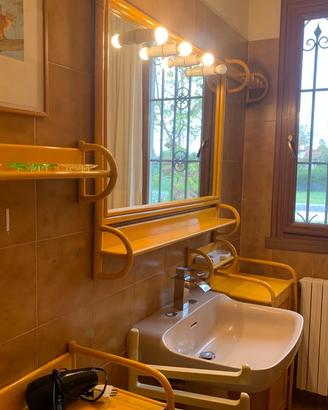 Arredamento bagno con accessori