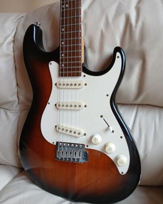 Greg Bennett Samick MB1 Stratocaster con Grover