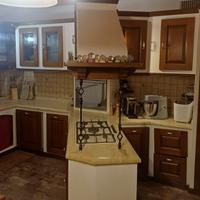 Cucina rustica artigianale + tavolo con sedie