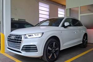 audi q5 2.0 tdi sport quattro S line 