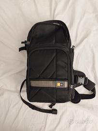 zaino monospalla per fotografia, case logic