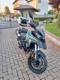 Benellu TRK 702 perfetta con tris valigie 