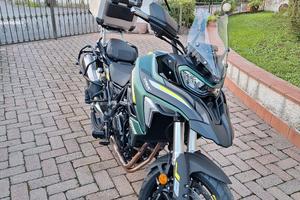 Benellu TRK 702 perfetta con tris valigie 