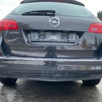 PARAURTI POSTERIORE PER OPEL ASTRA J ANNO 2015