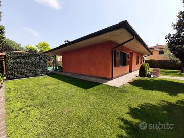 Villa di 255 m² con 4 locali e box auto doppio a C