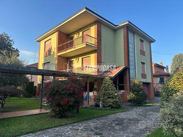 AMPIA VILLA SINGOLA CON DUE APPARTAMENTI