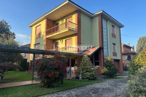 AMPIA VILLA SINGOLA CON DUE APPARTAMENTI