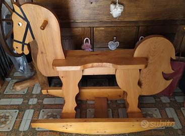 Cavallo a dondolo in legno di pino