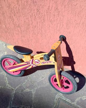 Bicicletta in legno senza pedali per bambini