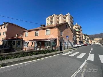 CASA SEMINDIPENDENTE A GENOVA
