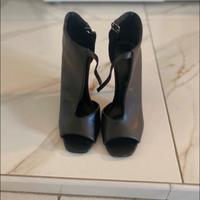 sandalo aperto nero con tacco alto