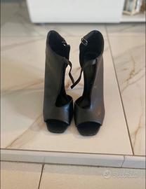 sandalo aperto nero con tacco alto