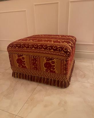 Pouf grande in tessuto damascato bourdeaux e oro
