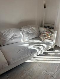 Divano color bianco 3 posti sfoderabile + puff