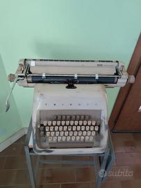 MACCHINA DA SCRIVERE  TRIUMPH