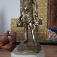 statue in bronzo