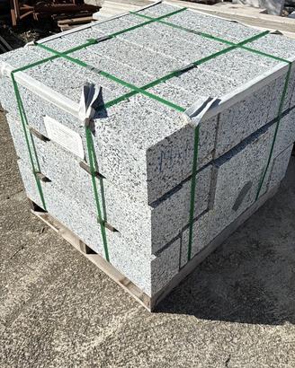 Cordoli in granito per giardino viale marciapiede