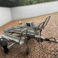 Carrello rimorchio per trasporto moto