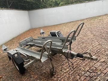 Carrello rimorchio per trasporto moto
