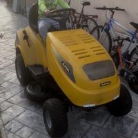 Trattorino taglio erba