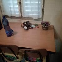 tavolo da cucina con sedie 