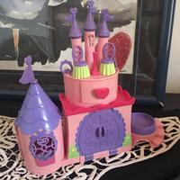 Gioco bimbe castello e bambolina