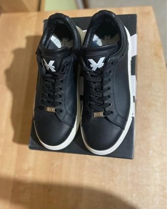 Scarpe richmond leggere la bio