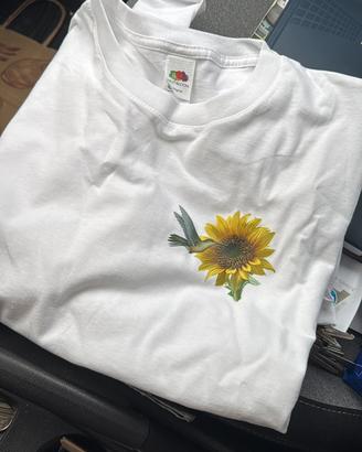 Maglietta con girasole e colobri